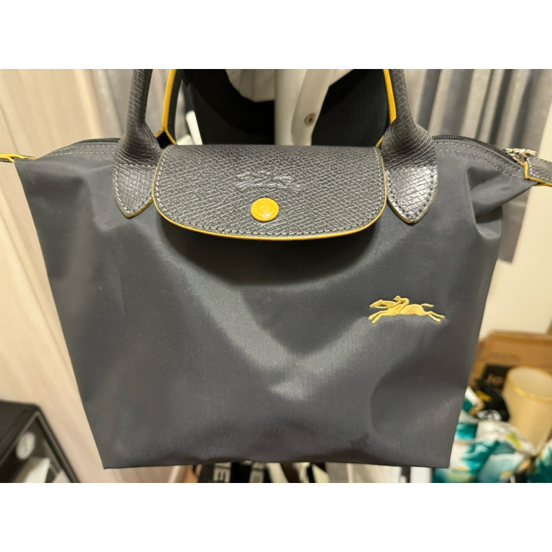 LongChamp  LONGCHAMP 短把 折疊 水餃包 手提包 鐵灰色 黃色Logo 九成新 二手美品