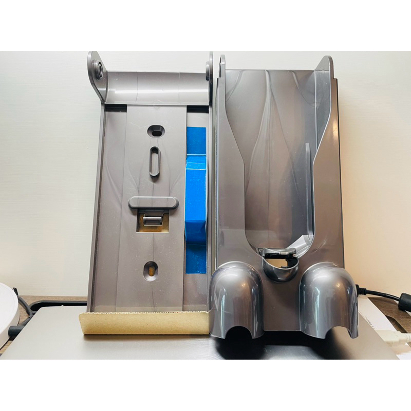Dyson。原廠。全新v11壁掛架，不含充電線