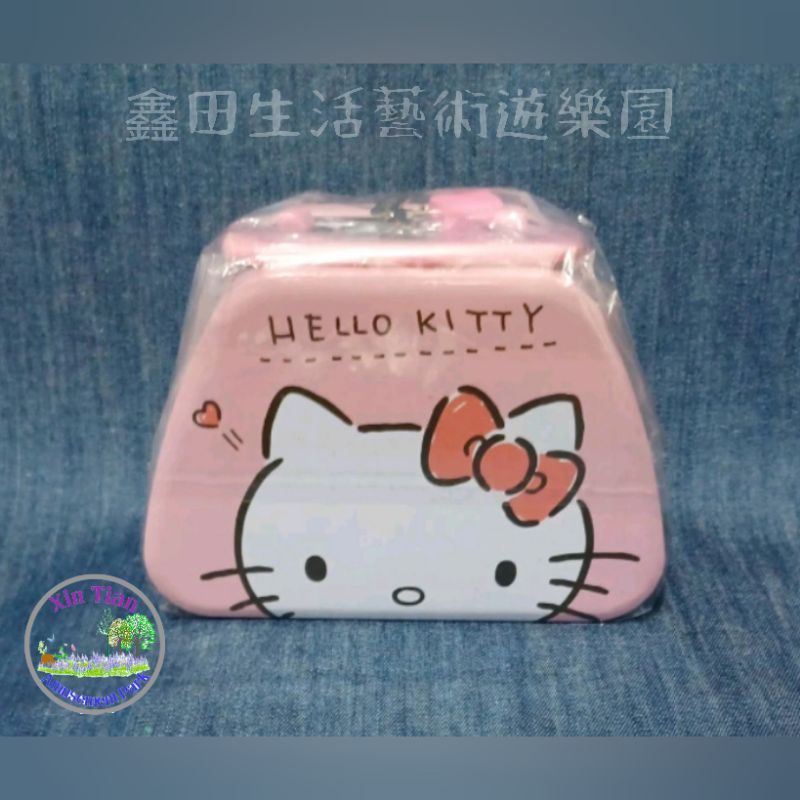 Hello Kitty 凱蒂貓 手提式梯形鐵製撲滿存錢筒 鑫田生活藝術遊樂園