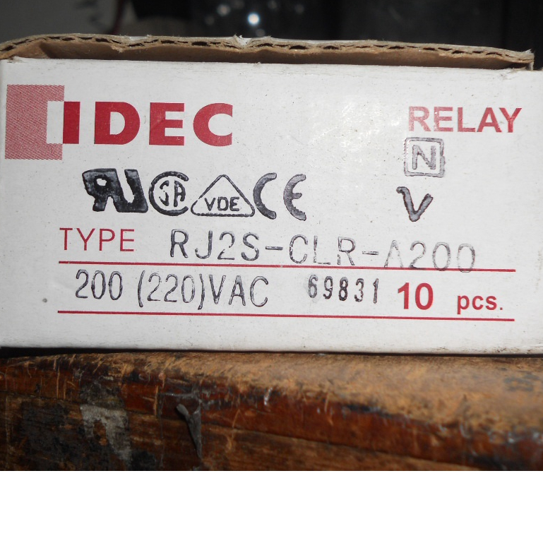 全新 IDEC 和泉 繼電器 RJ1V-CH-D24 24VDC RJ2S-CLR-A200 AC220V (後)
