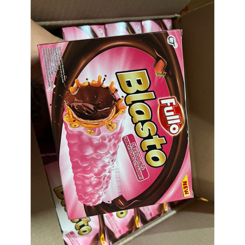 印尼 FULLO BLASTO 大魔法爆漿巧克力 草莓巧克力棒 香脆米餅