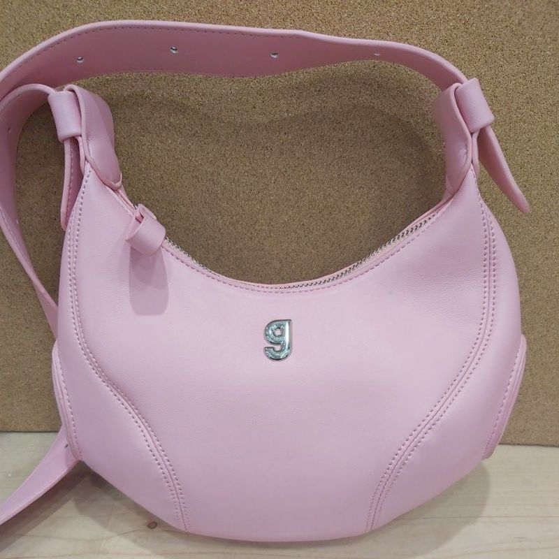 時尚粉色棒球包，保齡球包，斜背包~全新微小瑕送一張皮，特價出售詳見圖