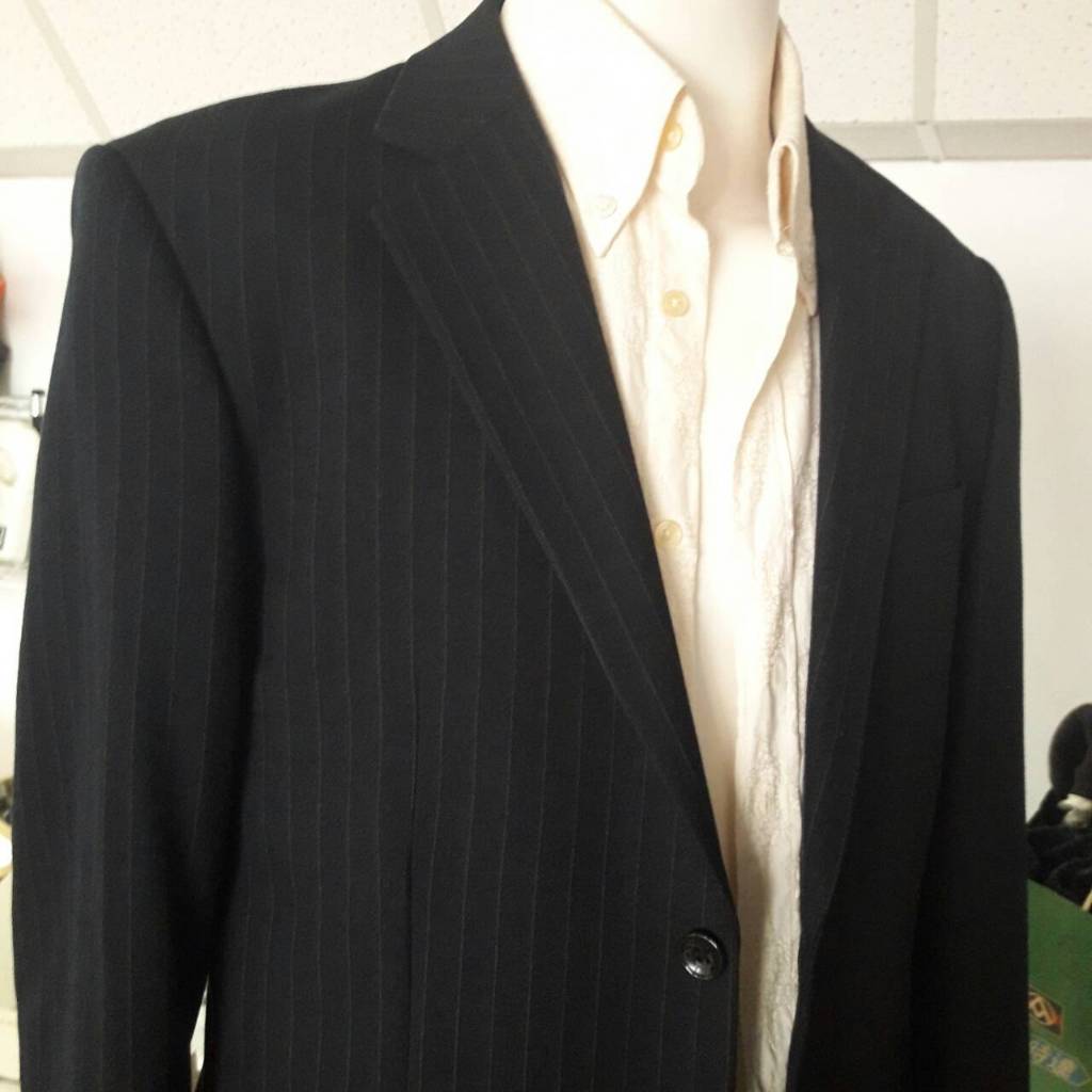 GIORGIO ARMANI黑標全新真品義大利製純羊毛厚款黑色底灰線條西裝上衣/外套(50號)