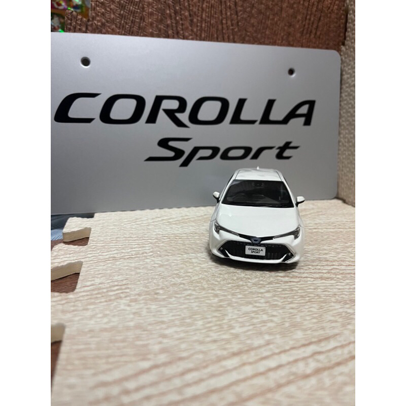 Toyota Corolla sport auris 白色 1/30 日規模型車 附展示盒