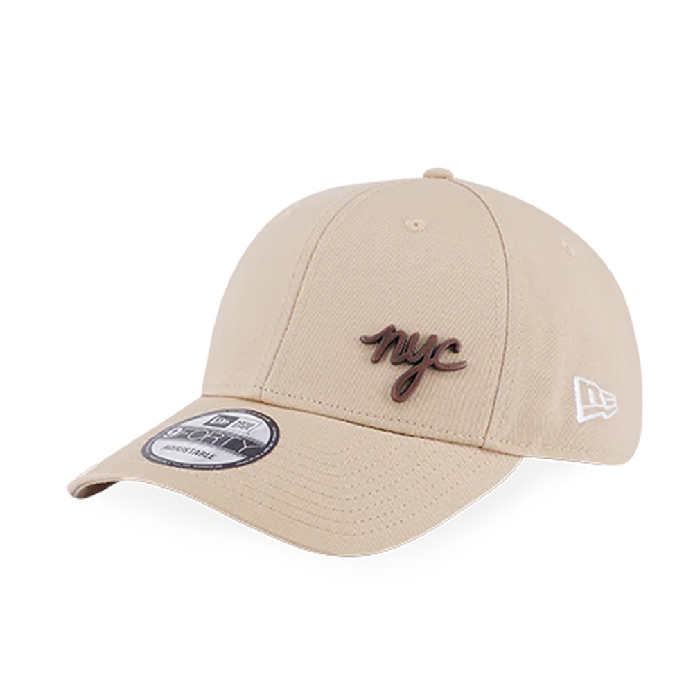 NEW ERA 940 9FORTY 棒球帽 NYC METAL BADGE 燕麥奶 NE13773889