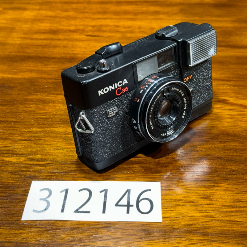 售200元Konica C35 EF，38mm 大光圈F2.8底片相機