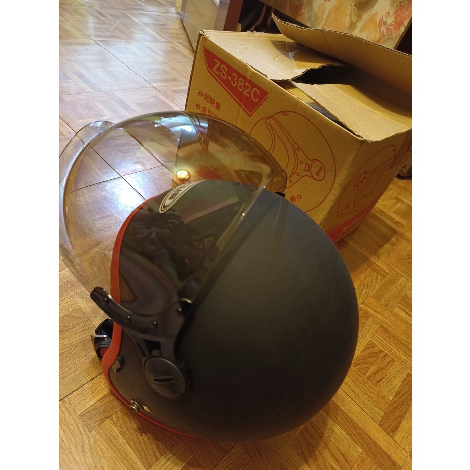 【Zeus Helmets】多功能摩托車安全帽 - ZS-382C 消光黑-紅條，時尚與安全兼具！