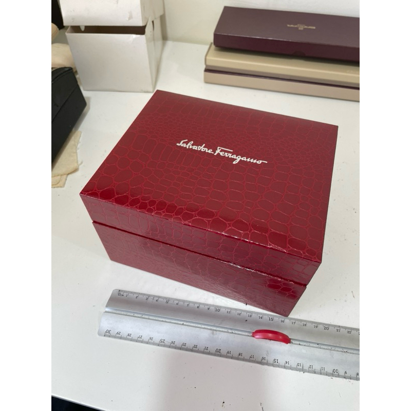 原廠錶盒專賣店 Solvatore ferragamo 錶盒 L059