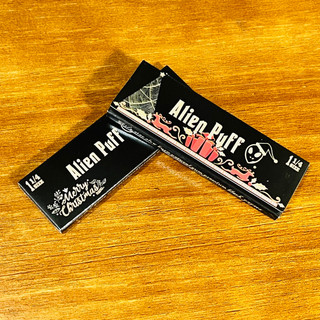 🎄Alien Christmas 78mm 1 1/4 size Rolling Paper 外星人聖誕款 黑色 捲煙紙