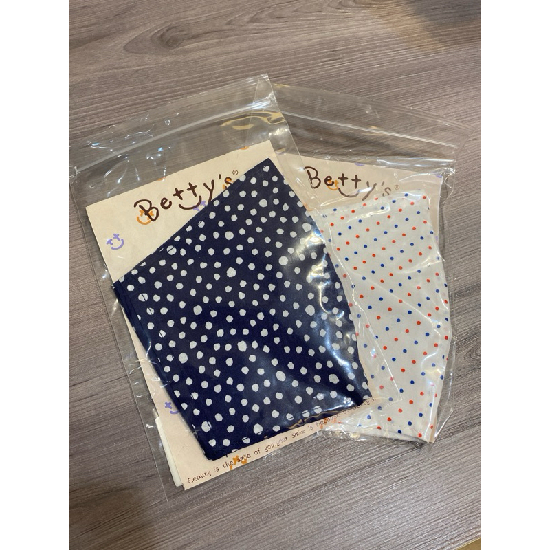 「專櫃正品」Betty’s日本🇯🇵素材圓點口罩😷套一組2入（可清洗）