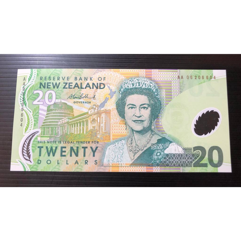 【低價外鈔】紐西蘭 2006 年 20 Dollars 紐幣 塑膠鈔一枚 伊莉莎白二世 與鳥類圖案 絕版少見~(AA字軌