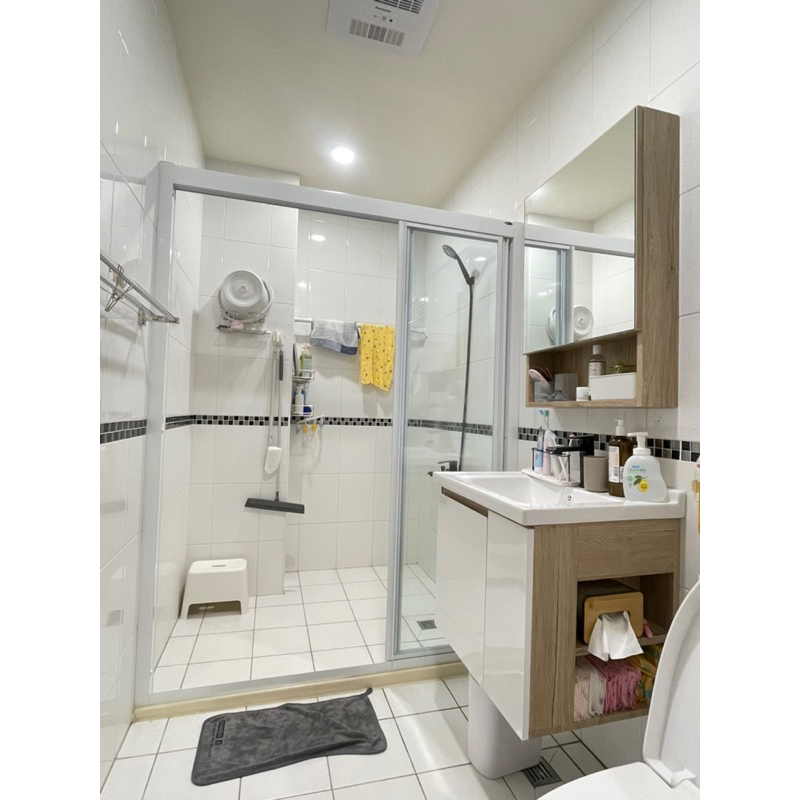 不鏽鋼浴室櫃 不鏽鋼鏡櫃 淋浴拉門 乾濕分離 高雄地區 可代客安裝 歡迎內洽