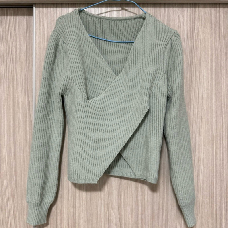 kutsu日韓代購全新交叉線條/質感墨綠色針織造型上衣