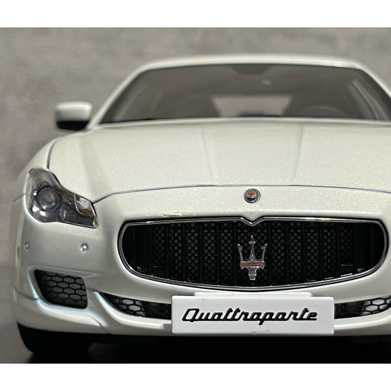 【AUTOart】1/18 Maserati Quattroporte GTS 白色 1:18 模型車