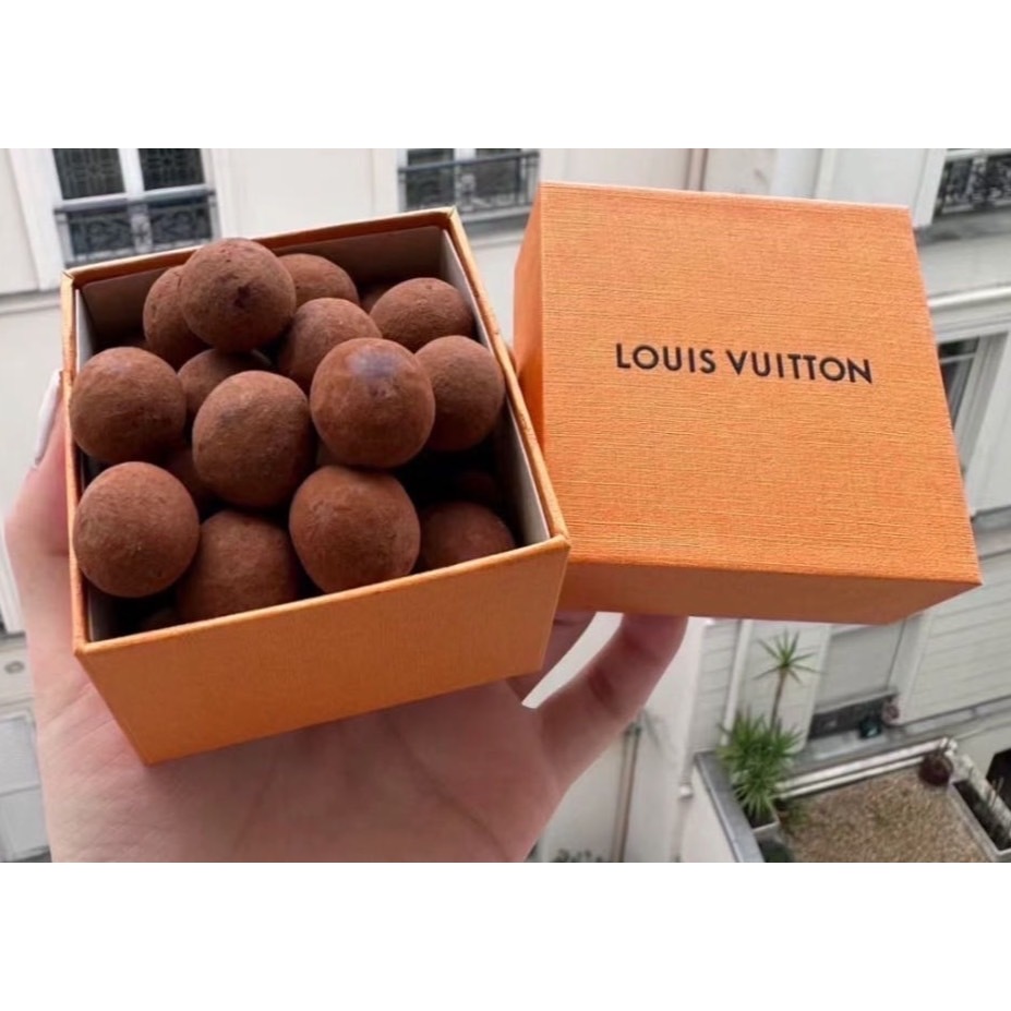台灣現貨🌟送禮超有體面 Louis Vuitton Lv 160週年巴黎限定榛果巧克力 約30顆 $1880/盒 剩一🌟