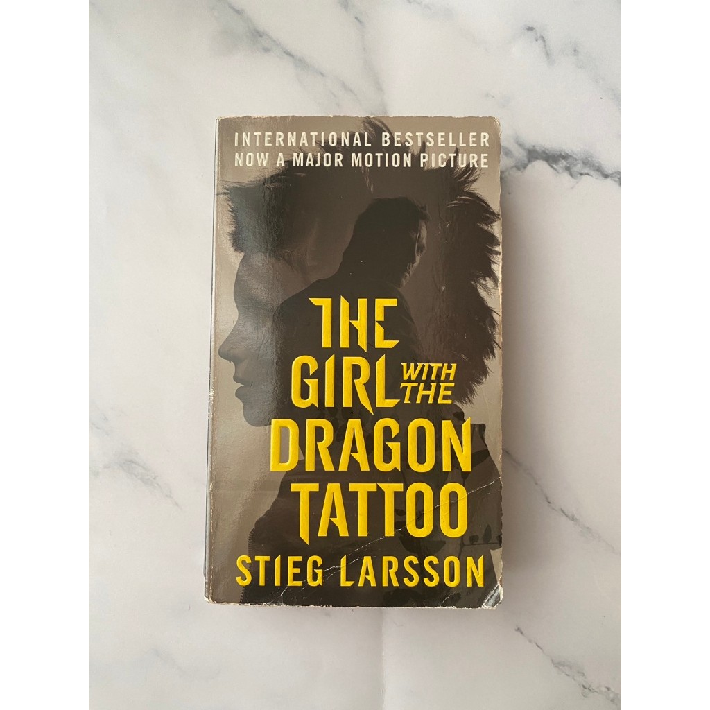 二手英文暢銷小說 The Girl with the Dragon Tattoo 龍紋身的女孩 驚悚小說