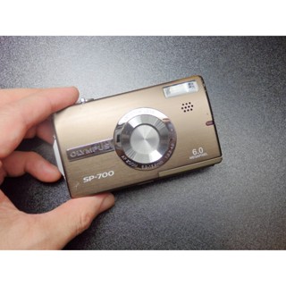 <<老數位相機>> OLYMPUS SP-700 ( CCD / 大螢幕 / 潛望式鏡頭 / 古銅色)