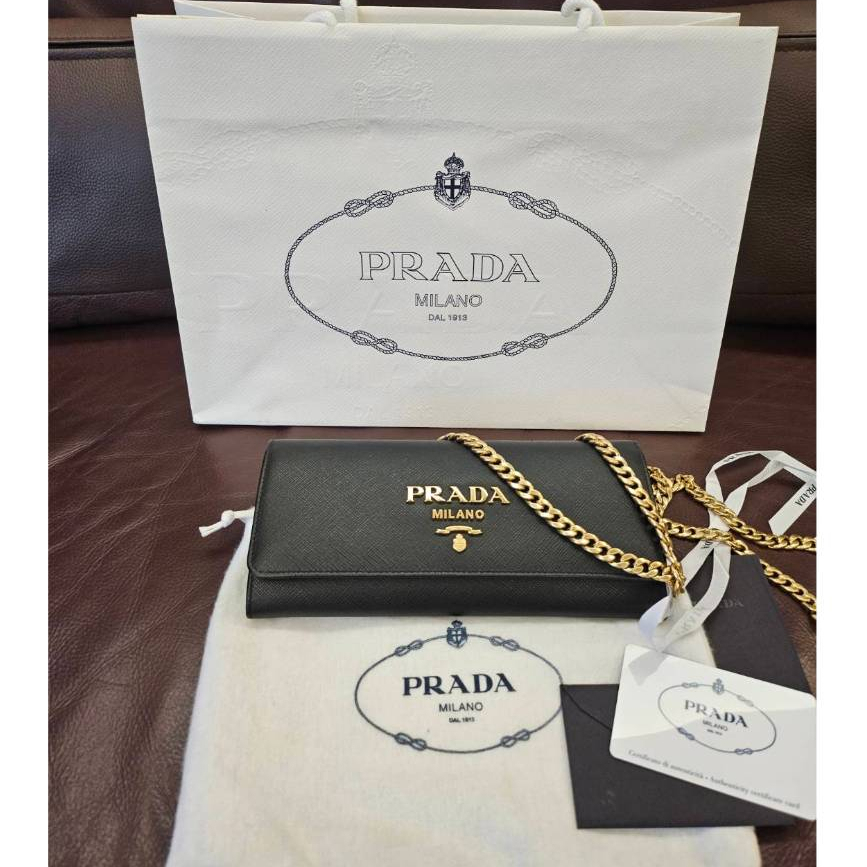 全新 PRADA Saffiano woc 金字浮刻牛皮翻蓋式長夾/鍊帶包 專櫃正品 兩用