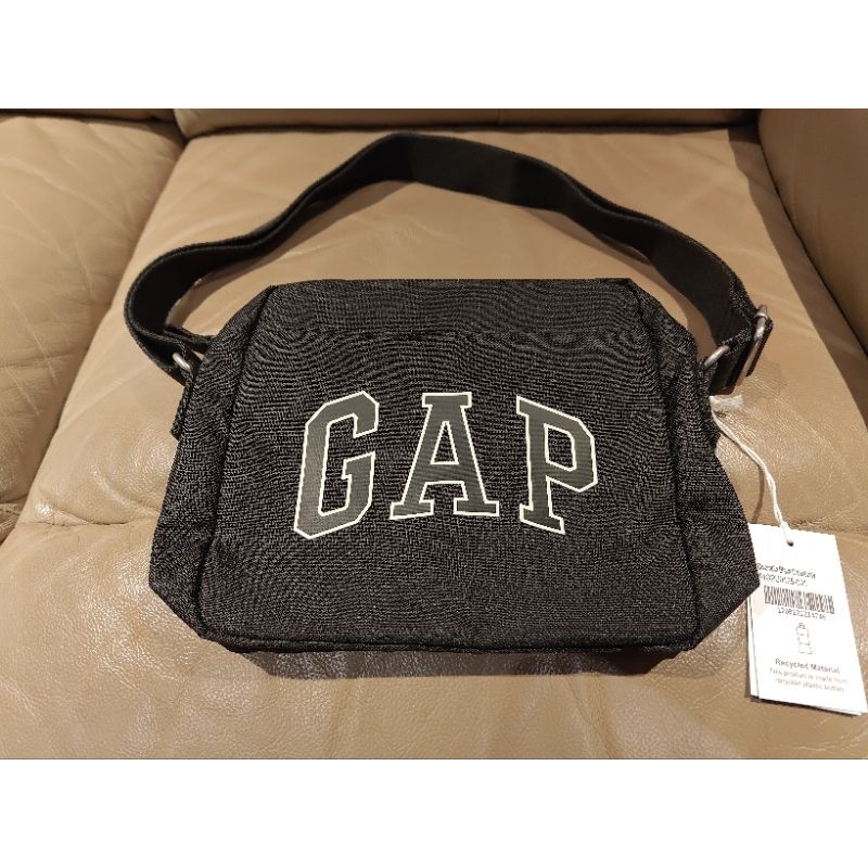 蓋璞 GAP CROSSBODY BAG 側背包 斜背包 斜背小包 簡約側背包 休閒側背包 隨身包 黑 字母LOGO