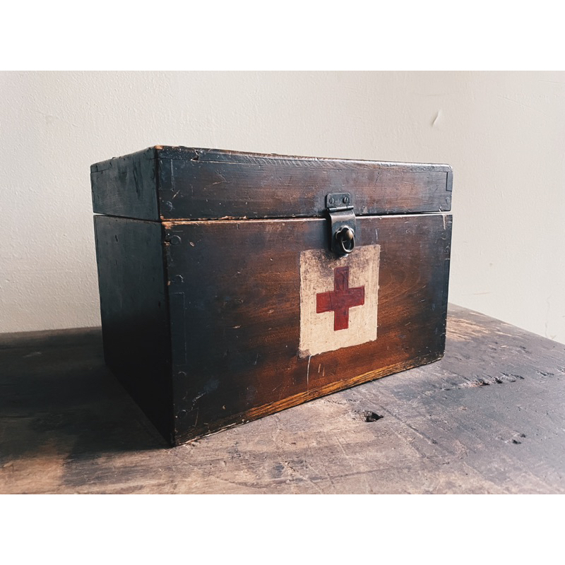 《老·私敧》老物 舊貨 古道具 日本 戰前 醫藥箱 木箱 收納 拍攝 佈置 deco