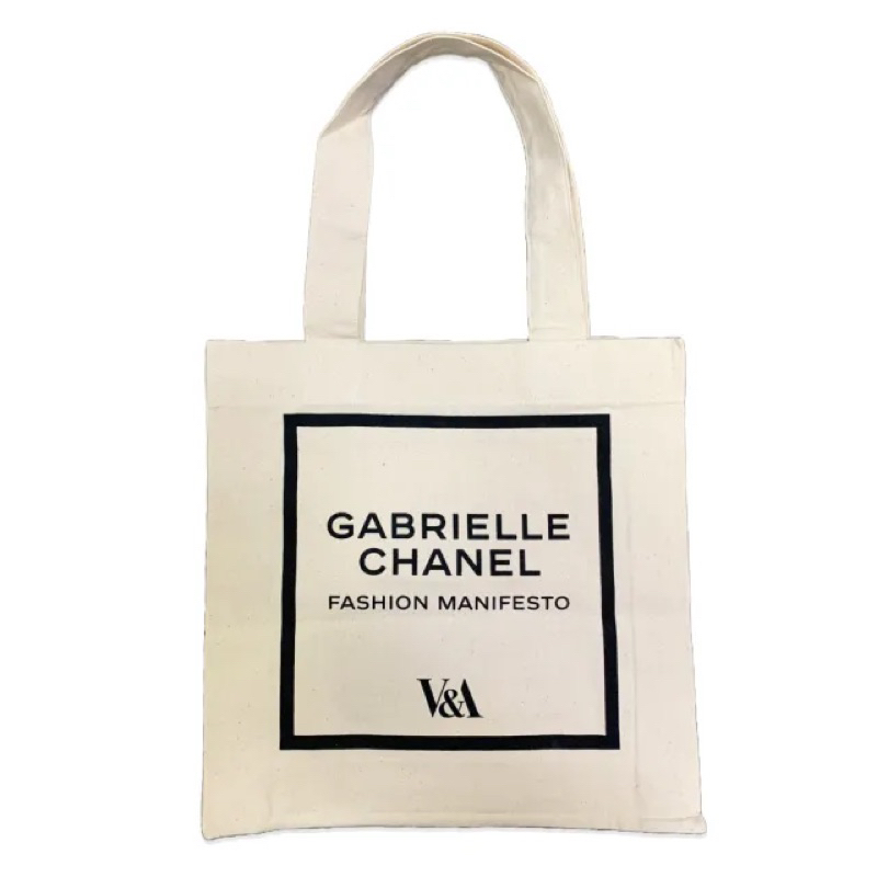 現貨V&amp;A Gabrielle Chanel 聯名帆布袋(白) 香奈兒 小香包 帆布包