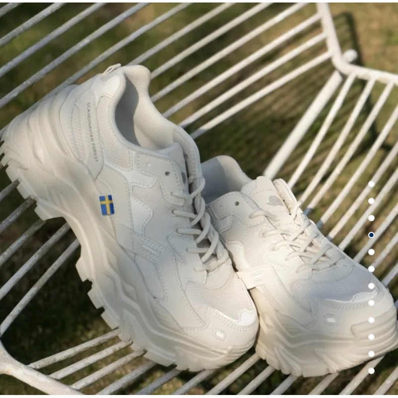 （二手，僅穿一次）SCANDINAVIAN FOREST 北歐小刺蝟 COMBO209 厚底輕量結構老爹鞋-米白