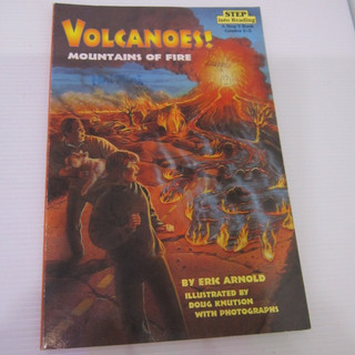 「二手書」Step into Reading 3 Volcanoes Mountains of fire 英文讀本