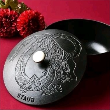 二手-法國Staub 龍年限定琺瑯鑄鐵和食鍋24cm(黑色)