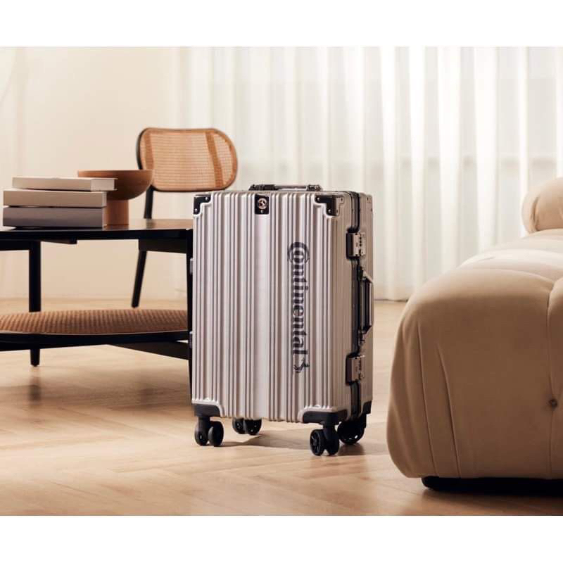 德國🇩🇪Continental馬牌高質感鈦空銀行李箱。全新20吋行李箱。登機箱。旅行箱。旅遊