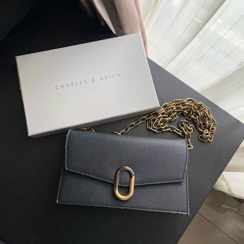 CHARLES &amp; KEITH 小ck 金屬圓扣長夾鏈條側背小包 ck6-10770430