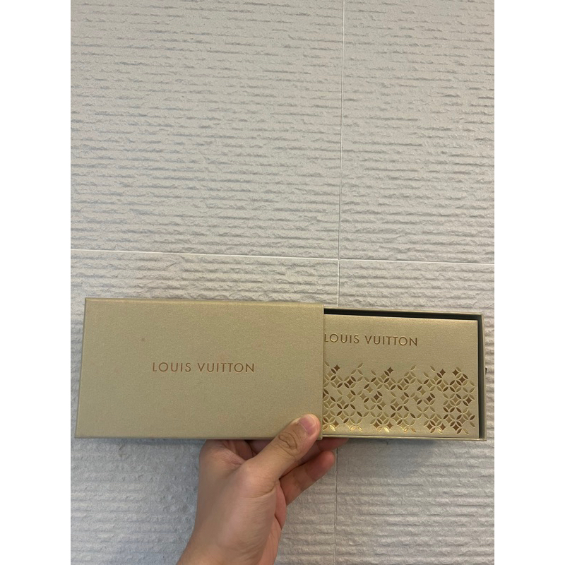 金色 LV/ Louis Vuitton 紅包袋 新品無使用 盒裝賣 淡