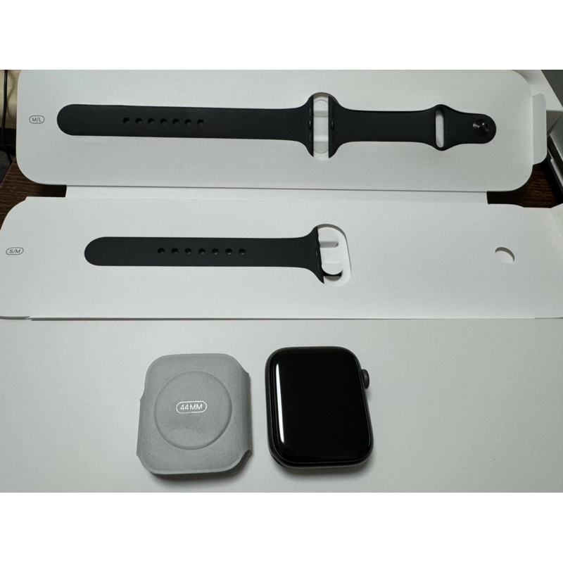 Apple Watch Series 6 44mm GPS 鋁金屬錶殼搭配運動型錶帶 (A2292) 黑色 #二手手錶