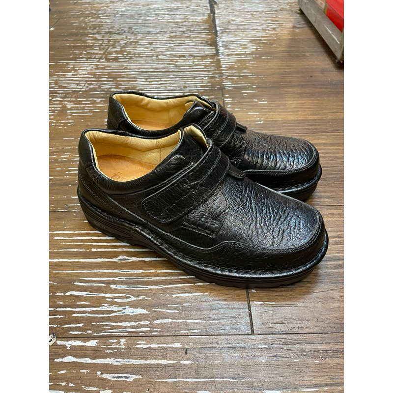 零碼黑色6/BLEWS台灣老師傅手工縫製全牛皮雙氣墊休閒鞋，減壓透氣擋水，零碼特價現貨MIT