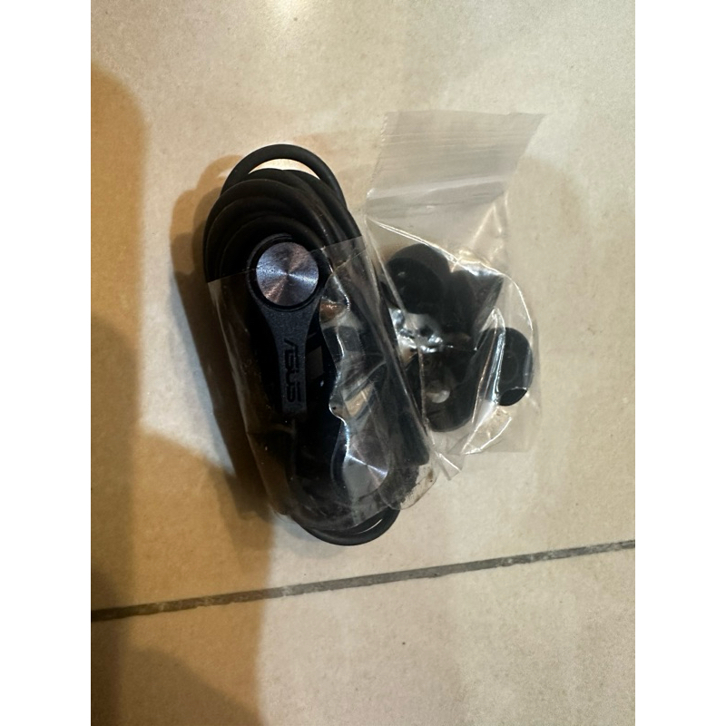 Asus 華碩 耳機 全新 附耳機套 全新未拆 沒使用過 手機附贈 3.5mm 接頭圓線 麥克風 耳機