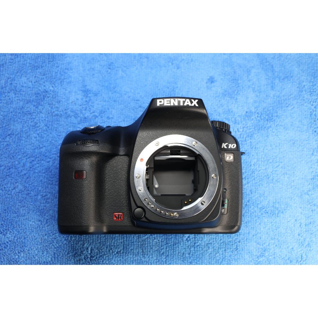 【零件機】 PENTAX K10 數位單眼相機，外觀新，反光鏡無法放下，原先LCD與各項功能正常～