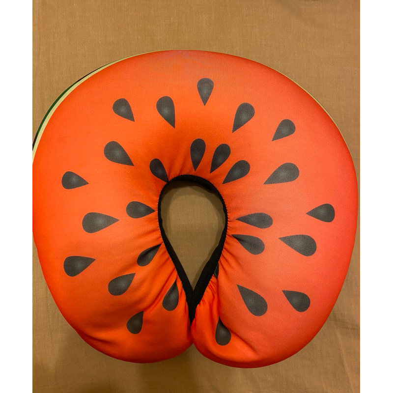 可愛西瓜🍉造型 頸枕 旅行枕 顆粒感 機上必備