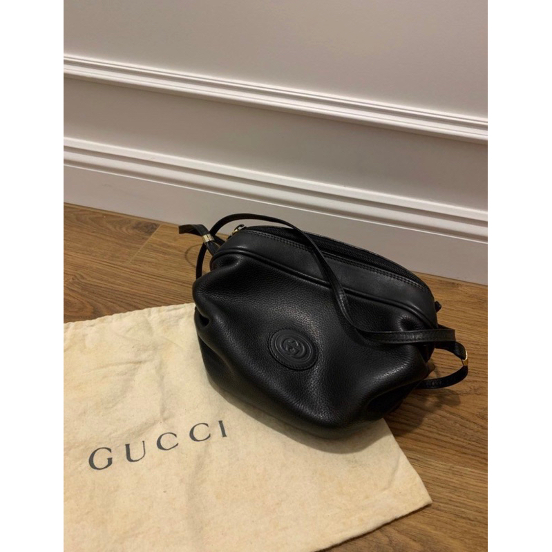 日本 Vintage Gucci 黑色皮革稀有款兩側縮口小包