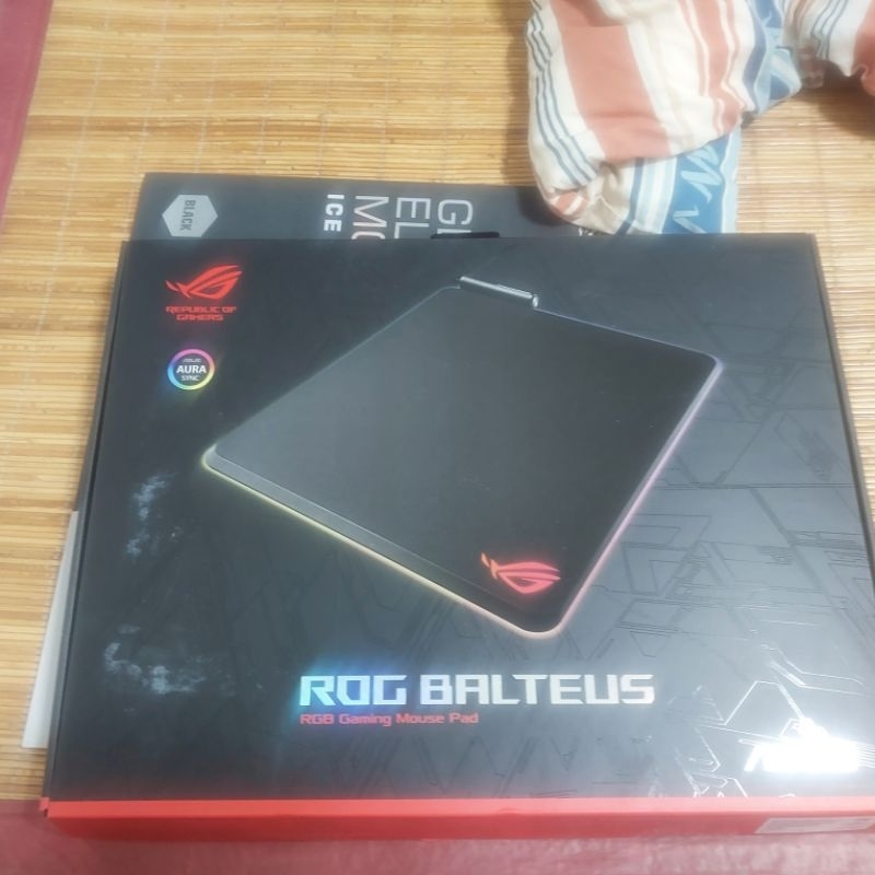 華碩 ROG BALTEUS RGB滑鼠墊