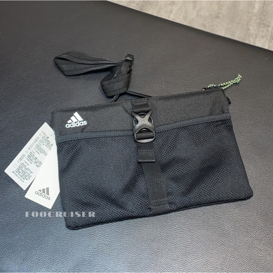 [ ADIDAS ] SMALL BAG 隨身包 戶外 休閒 裝備袋 輕量 斜背包 休閒背包 黑色 IB2669