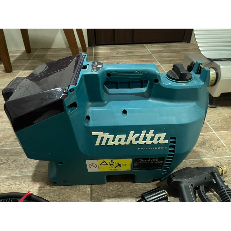 makita 牧田18v+18v高壓清洗機 DHW080ZK 無刷洗車機（九成新）送一些配件部分全新沒用過 不付水箱！