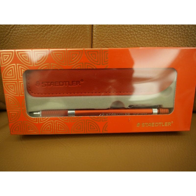 （調整收藏）全新盒裝施德樓Staedtler 925 35限定版紅色製圖用自動鉛筆，盒內附皮套