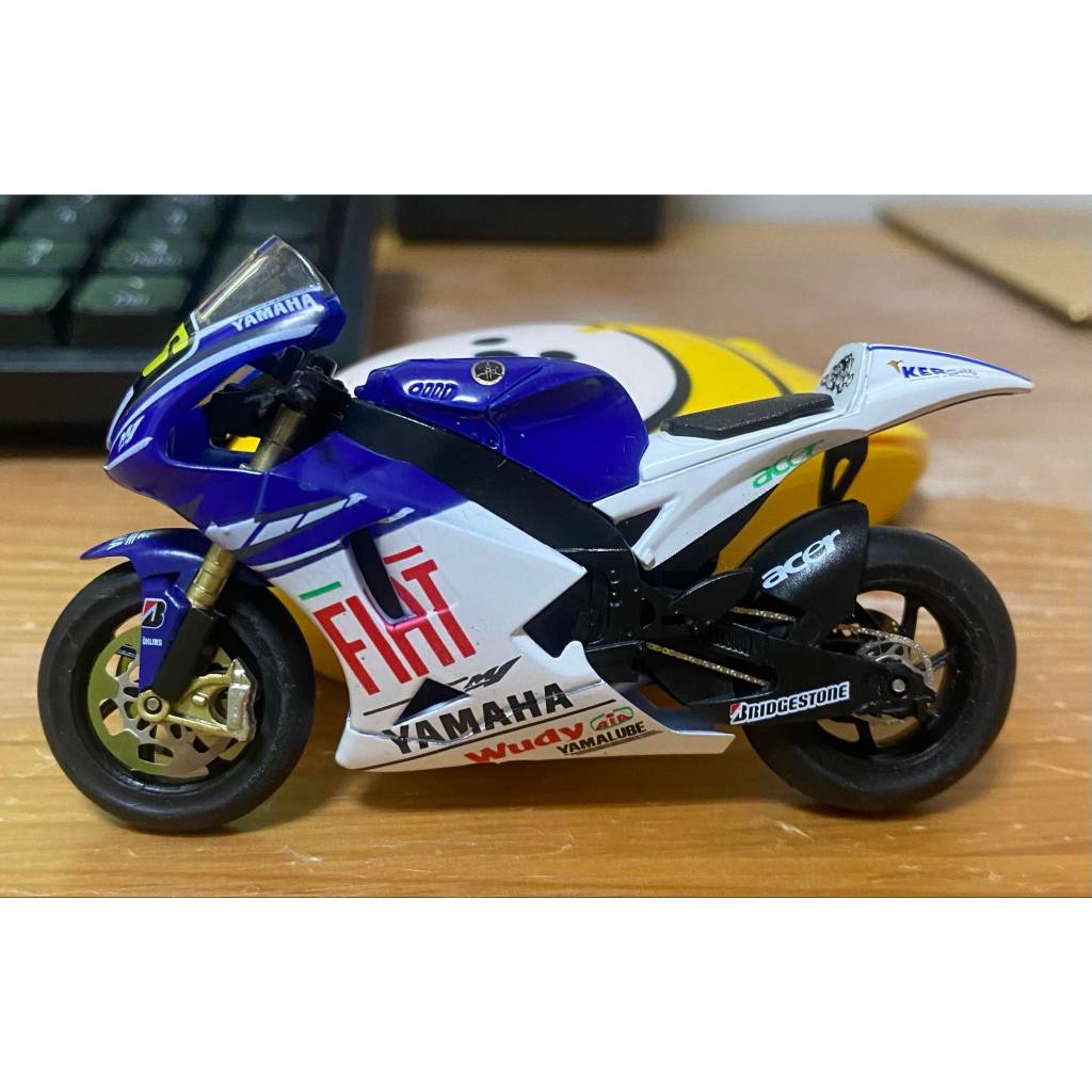 7-11 世界摩托車錦標賽冠軍傳奇 Yamaha YZR-M1 (2008) 1:24山葉重機模型