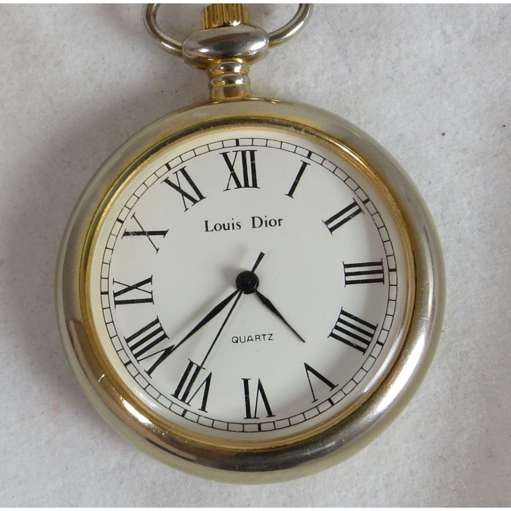 ੈ✿Louis Dior 石英懷錶 日本機芯 淡金色錶殼 大三針 羅馬數字錶盤 壓克力弧型錶玻 實用耐操走時精確CP值高