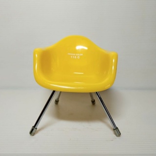 [ 小店 ] 公仔 造型擺飾 椅 黃色 高約:11公分 材質:塑膠 金屬 K1
