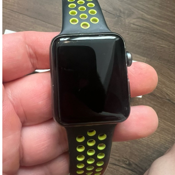 Apple Watch 3 LTE 版 42mm 太空灰配Nike原廠錶帶