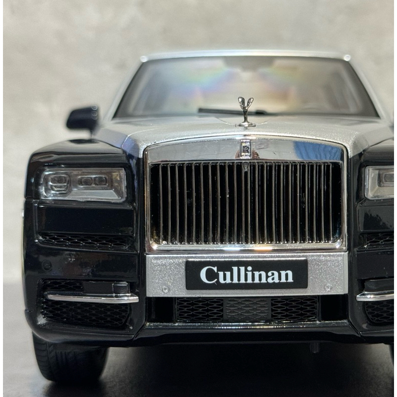 【Rolls-Royce】1/18 Rolls-Royce Cullinan 黑銀 1:18 模型車