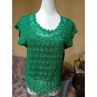 特價品 拍4/韓國品牌/正綠色蕾絲刺繡鏤空上衣品項如圖二手（附內裡稍彈性超優質感）L-XL尺碼無肩線胸圍42吋