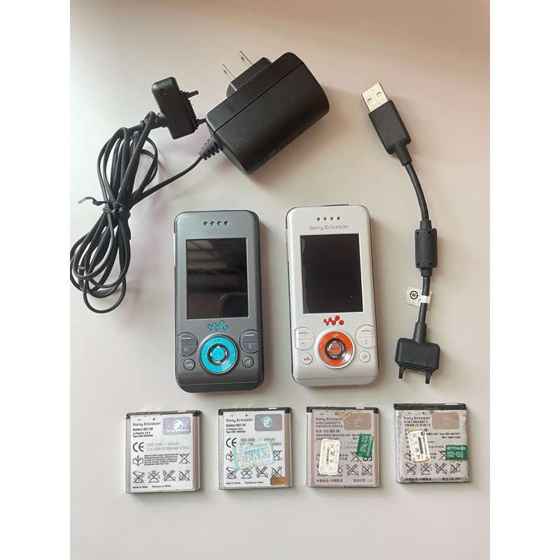 (兩組手機合售) Sony Ericsson W580i 絕版 擺飾品 滑蓋手機 早期手機 復古手機 零件機 收藏品