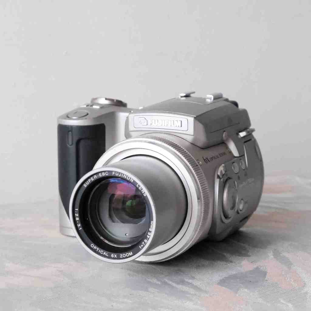 富士 Finepix-4900z  早期 CCD 類單眼 數位相機 (低畫素 粗糙風)