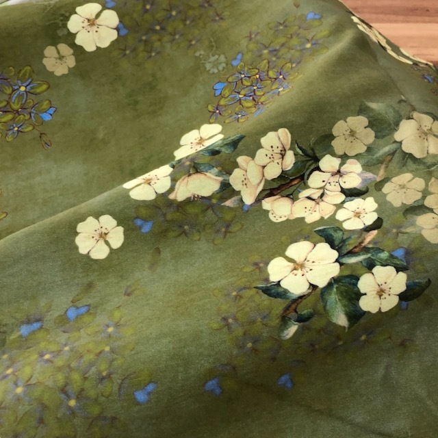 7331-茶綠花朵  國風印花天絲棉柔軟細膩印花布料/洋裝襯衫等/幅寬145cm